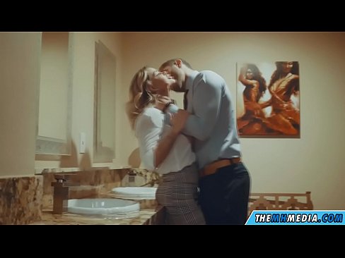 ❤️ Büyük memeli bir sarışın seni umumi tuvalette baştan çıkardığında ☑ Sert porno tr.pornobot.ru ️❤